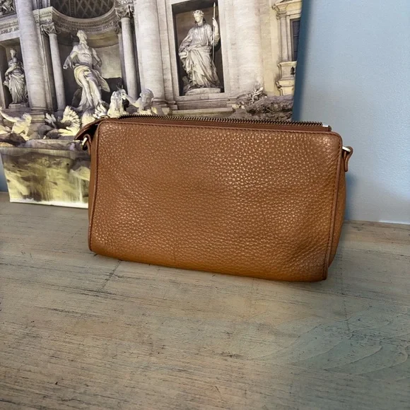 Tory Burch Tan Robinson Pebbled Leather Clutch Bag - Picture 3 of 12